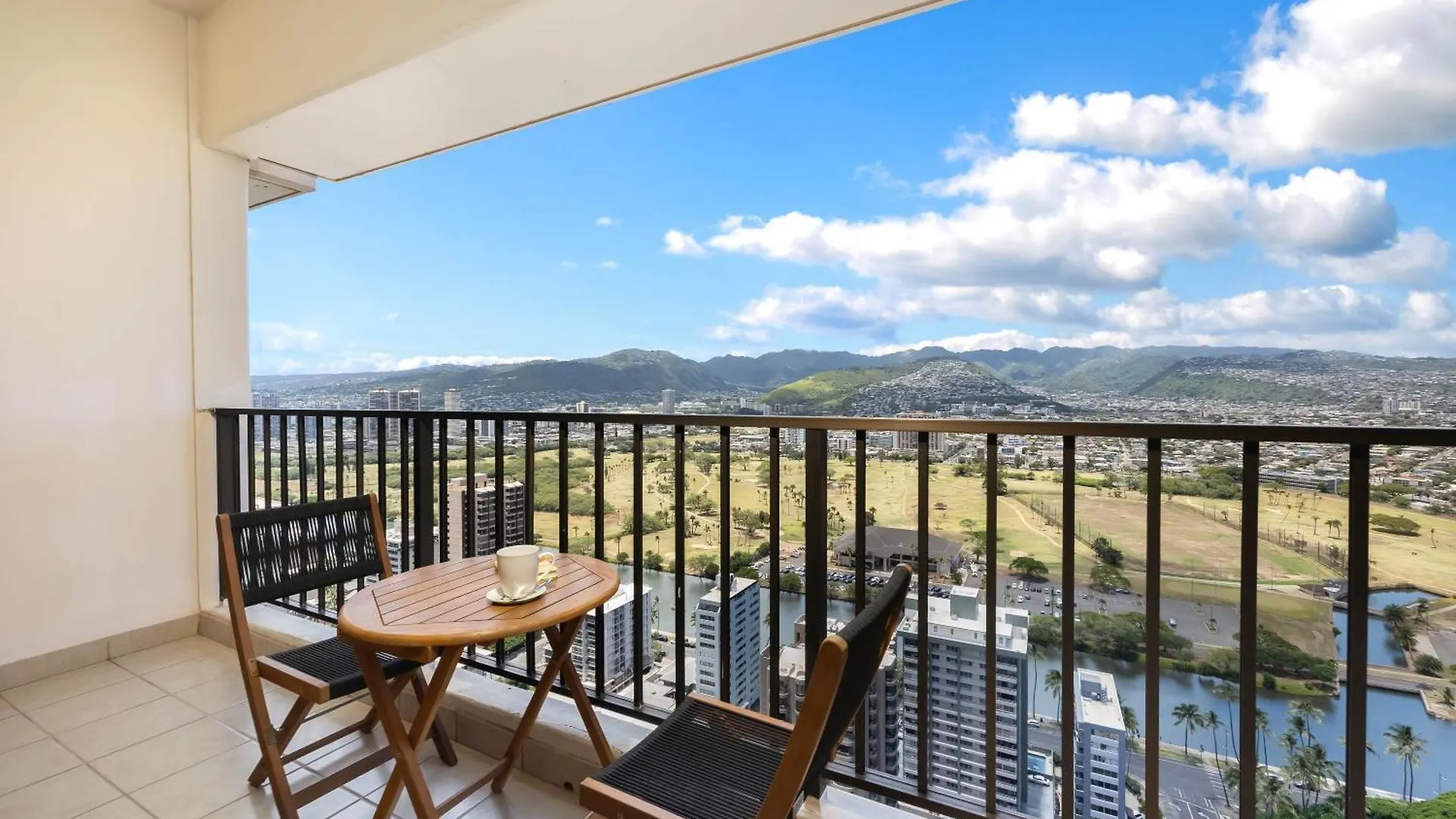 Escape To Mountain View Condo,Near Beach With Parking Honolulu Appartamento